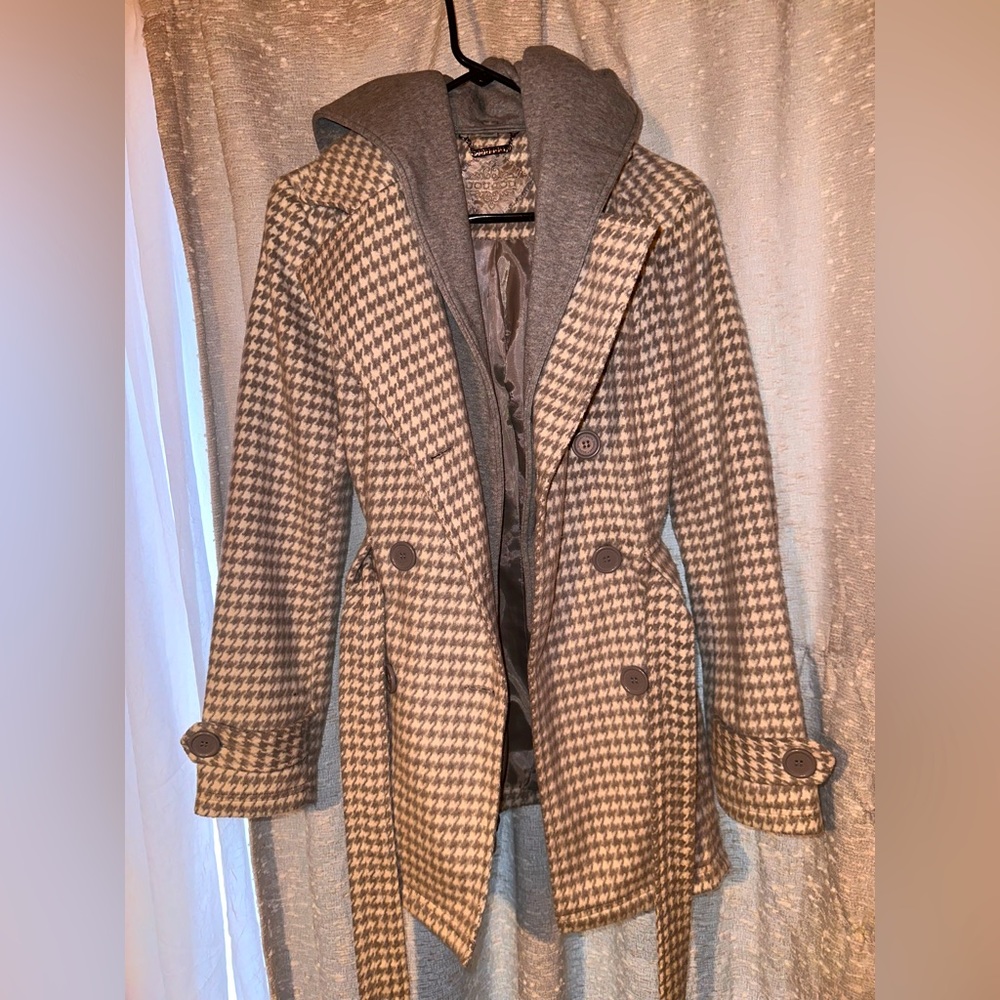 Fashionable coat! With removable hood!
